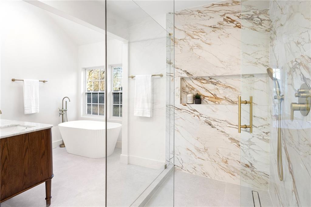 873 Monroe Circle NE