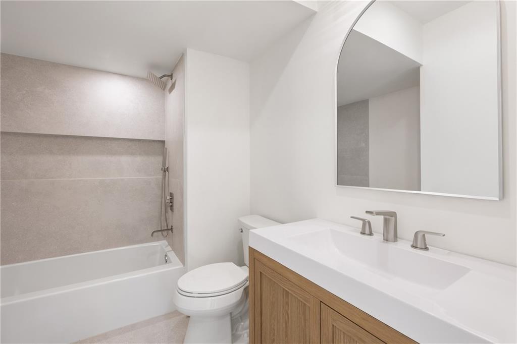 873 Monroe Circle NE