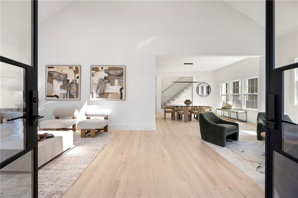 873 Monroe Circle NE