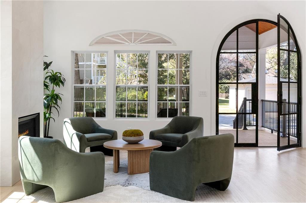 873 Monroe Circle NE