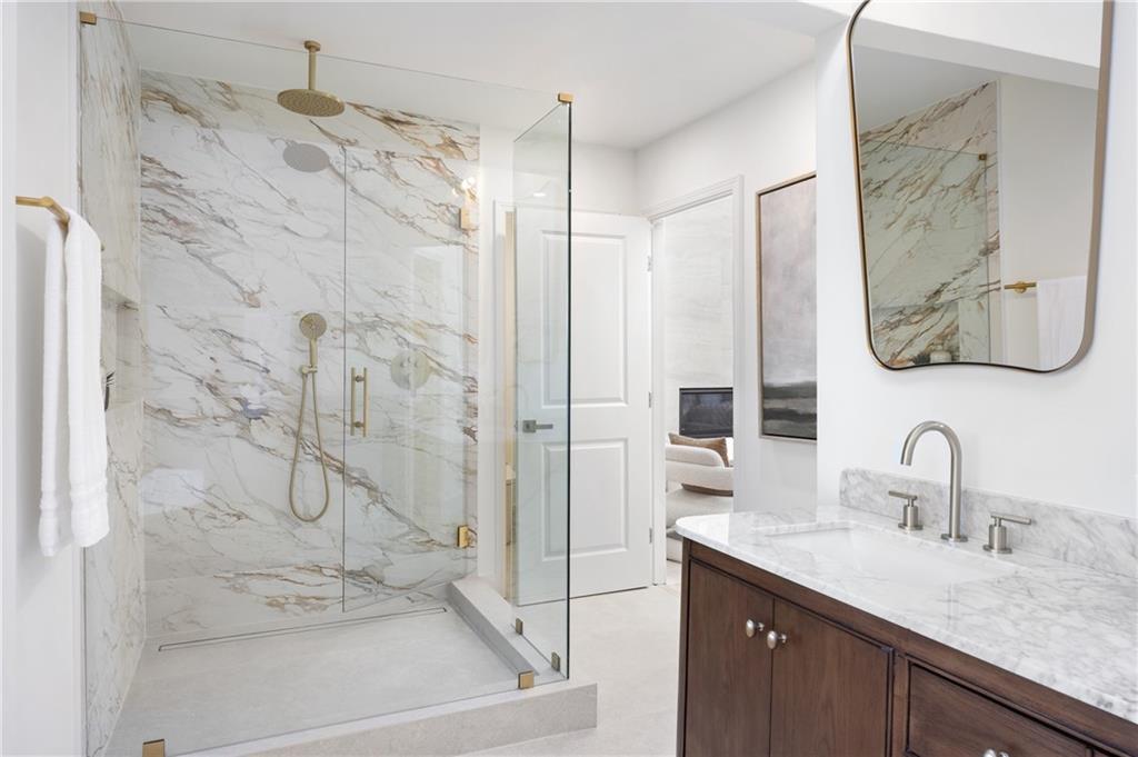 873 Monroe Circle NE