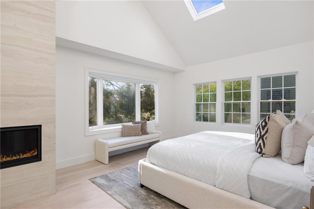 873 Monroe Circle NE