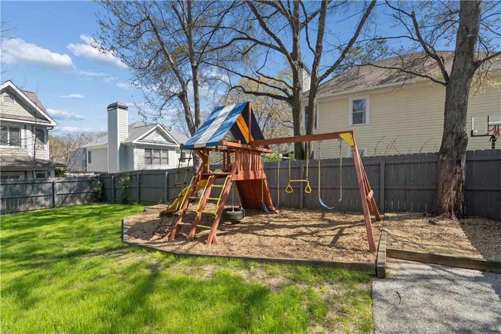 556 Greenwood Avenue NE