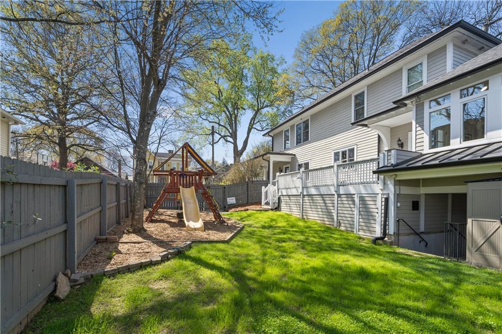 556 Greenwood Avenue NE