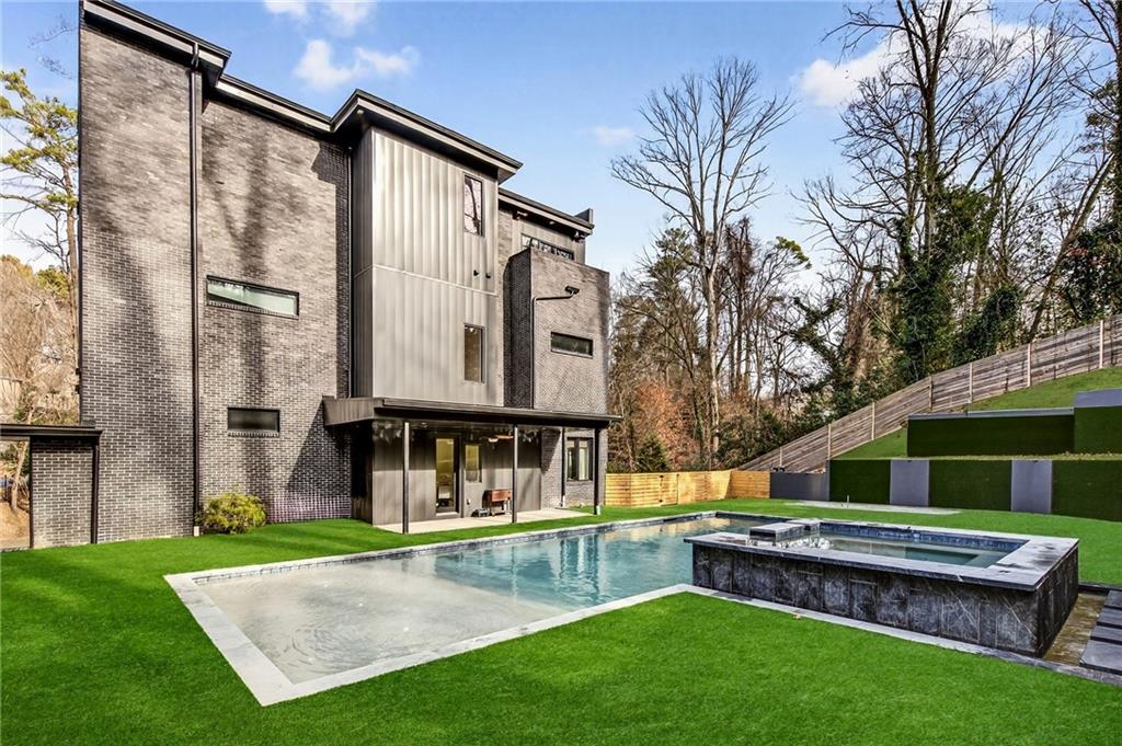 345 Pinecrest Road NE