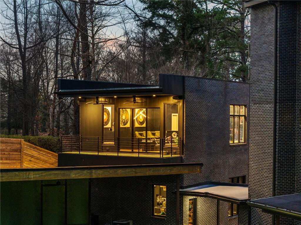 345 Pinecrest Road NE