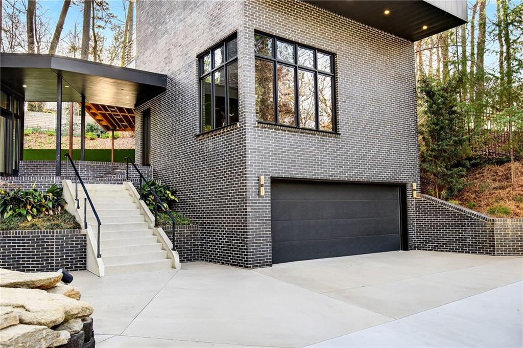 345 Pinecrest Road NE