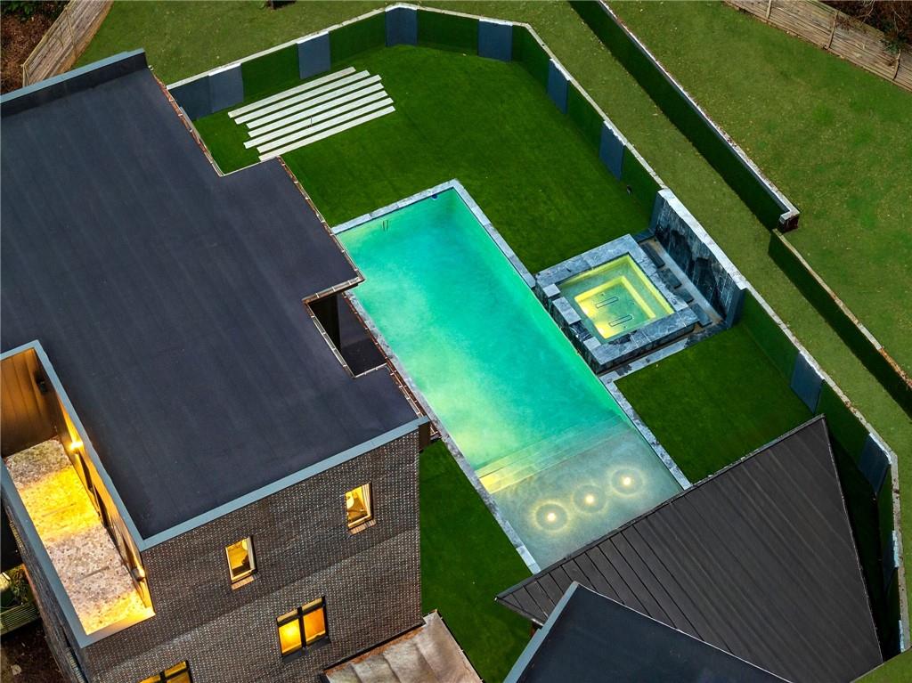 345 Pinecrest Road NE