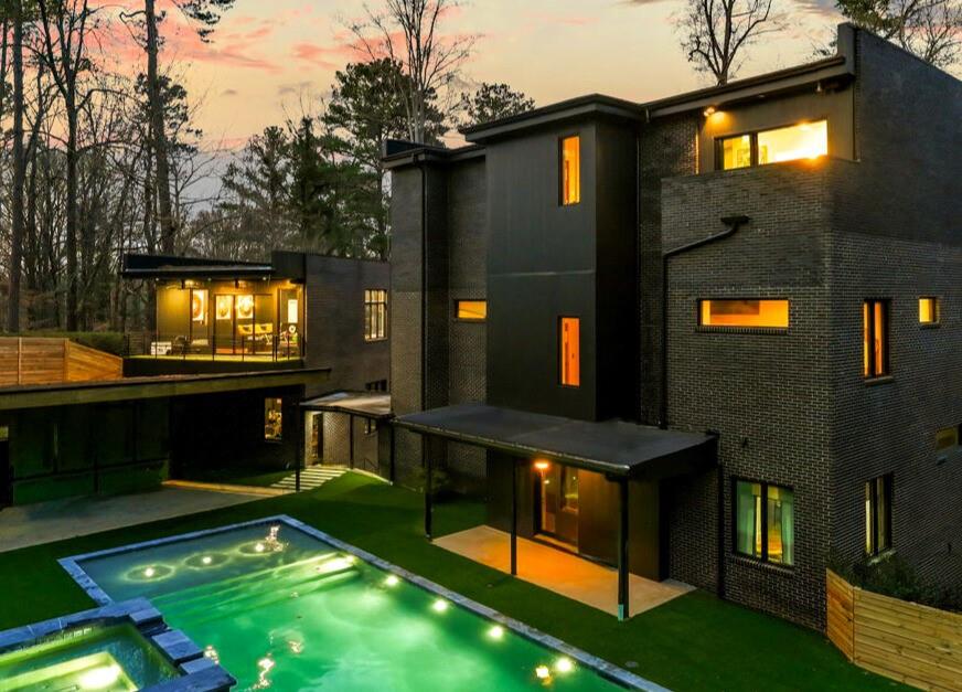 345 Pinecrest Road NE