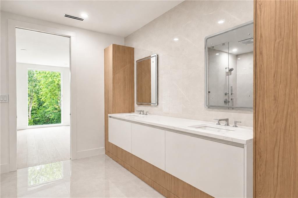 318 Sandy Springs Circle #230