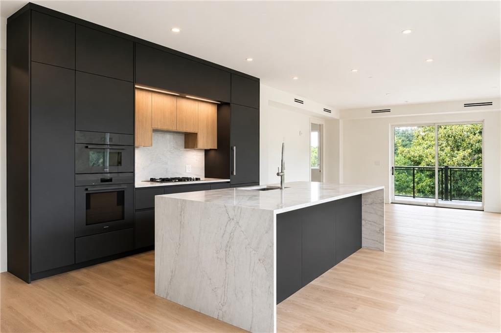 318 Sandy Springs Circle #230