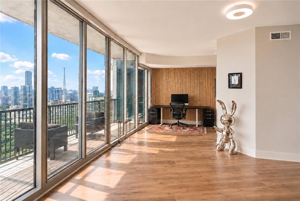 1080 Peachtree Street NE Unit 2905
