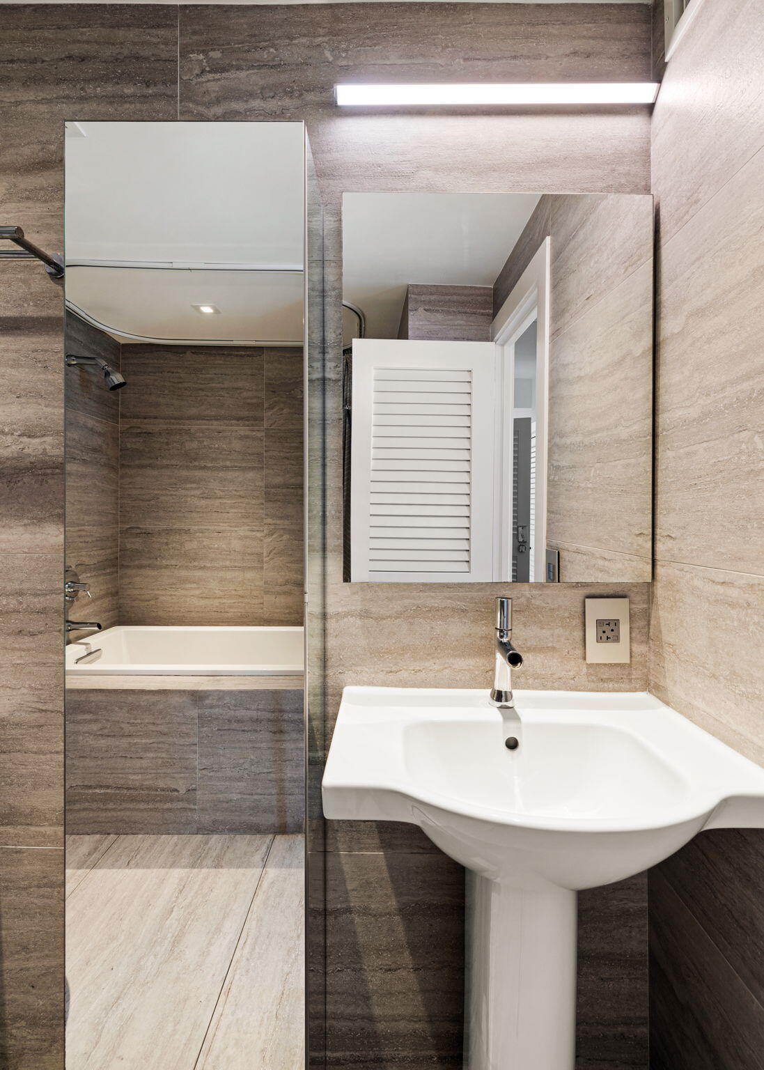 44 Cocoanut Row Unit: 212a