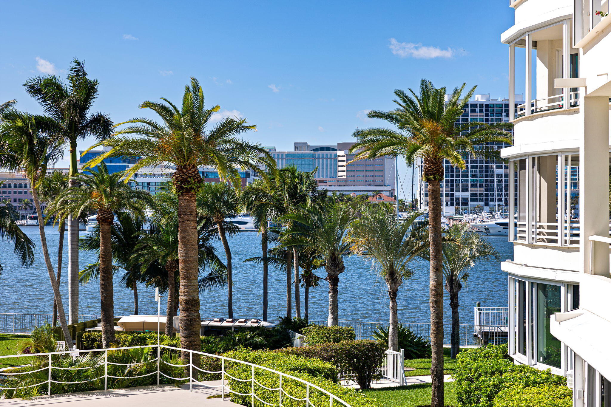 44 Cocoanut Row Unit: 212a