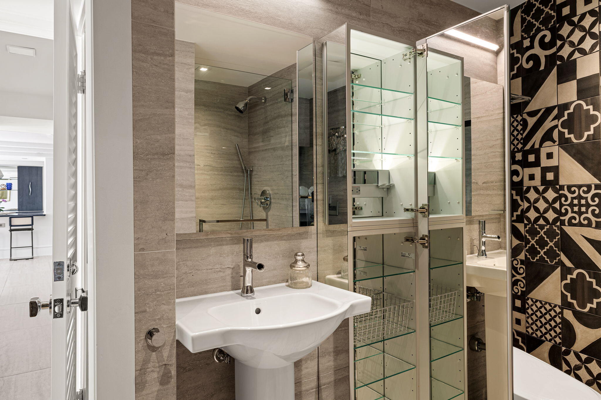 44 Cocoanut Row Unit: 212a