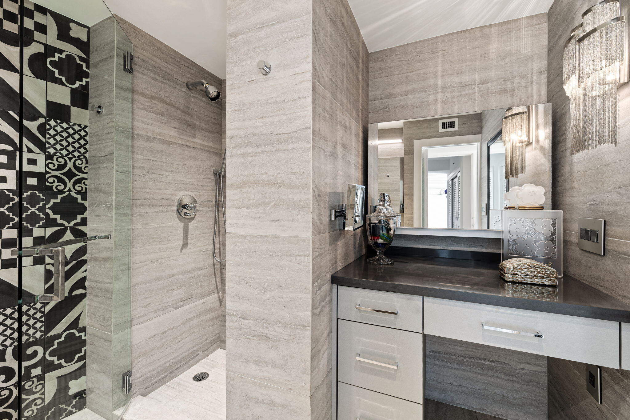 44 Cocoanut Row Unit: 212a