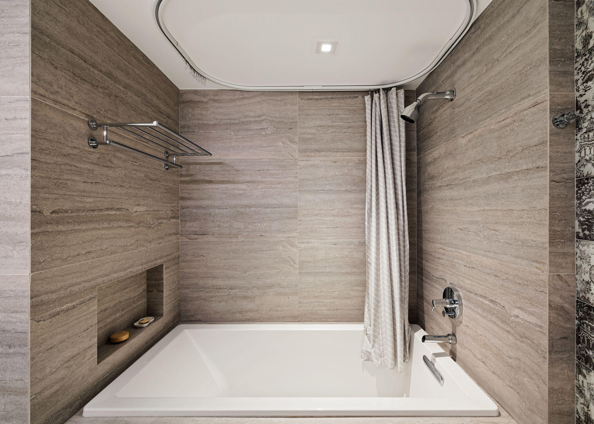 44 Cocoanut Row Unit: 212a