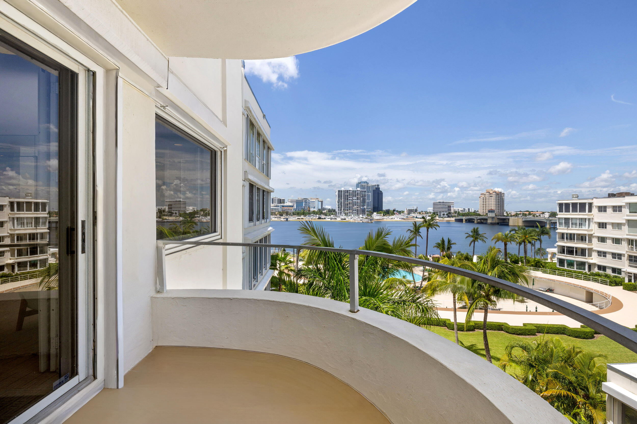 44 Cocoanut Row 510/511 B