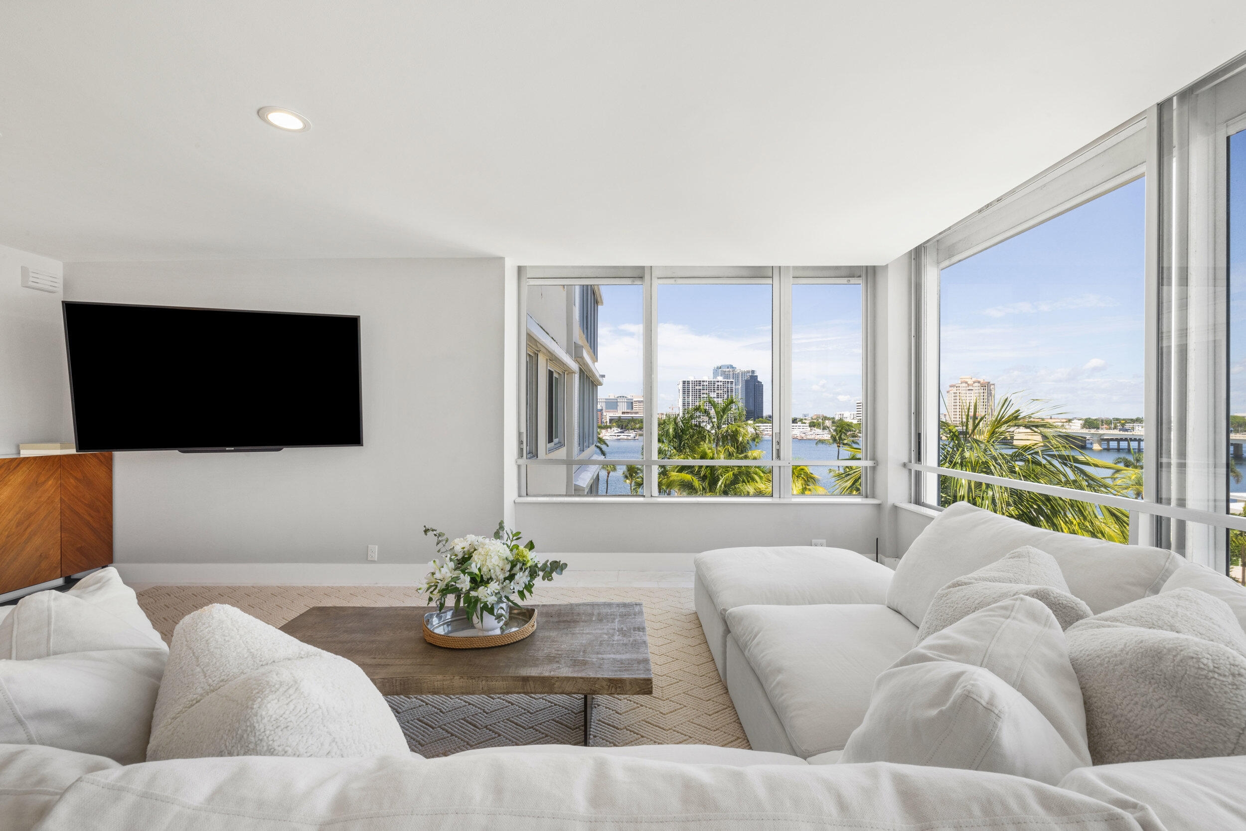 44 Cocoanut Row 510/511 B