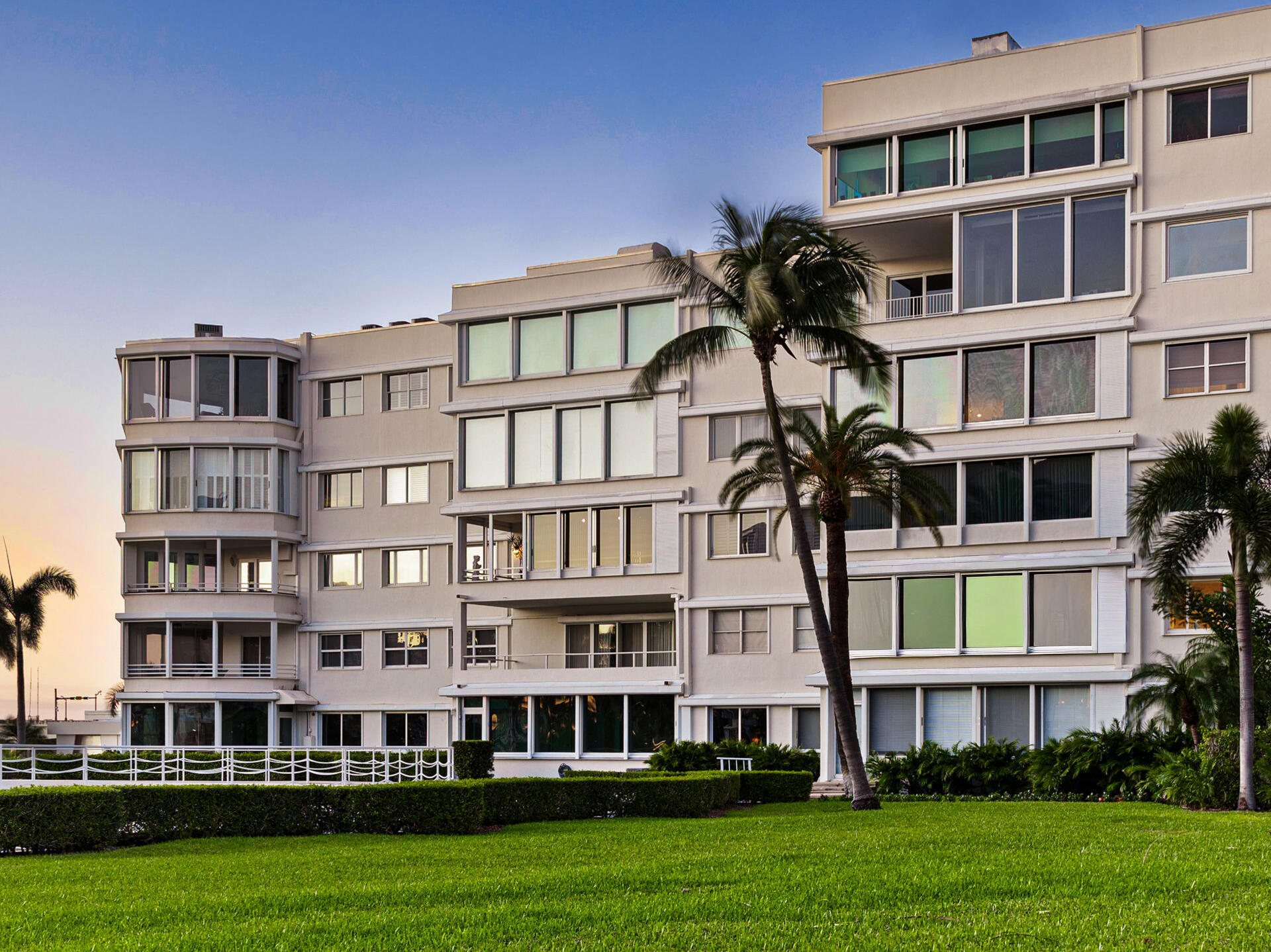 44 Cocoanut Row 510/511 B