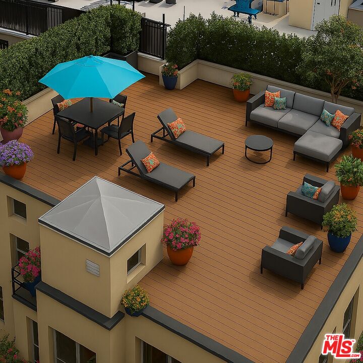 108 W 2nd St Unit: PH1007