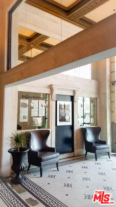 108 W 2nd St Unit: PH1007