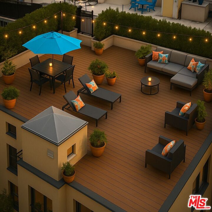 108 W 2nd St Unit: PH1007