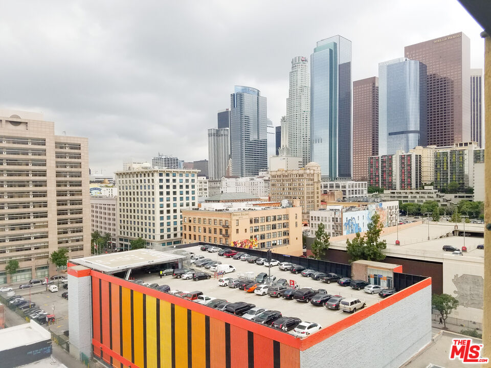 108 W 2nd St Unit: PH1007