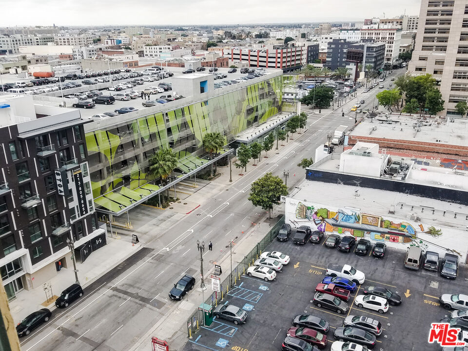 108 W 2nd St Unit: PH1007