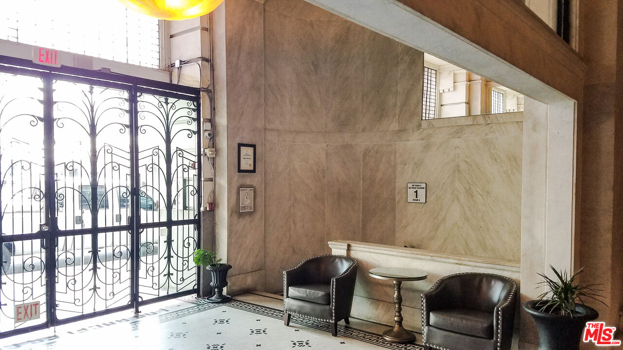 108 W 2nd St Unit: PH1007