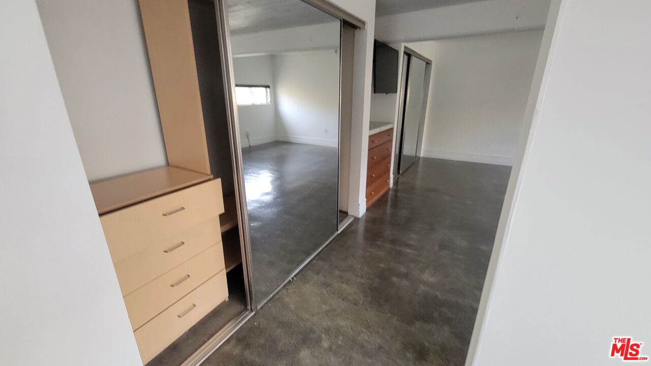 108 W 2nd St Unit: PH1007