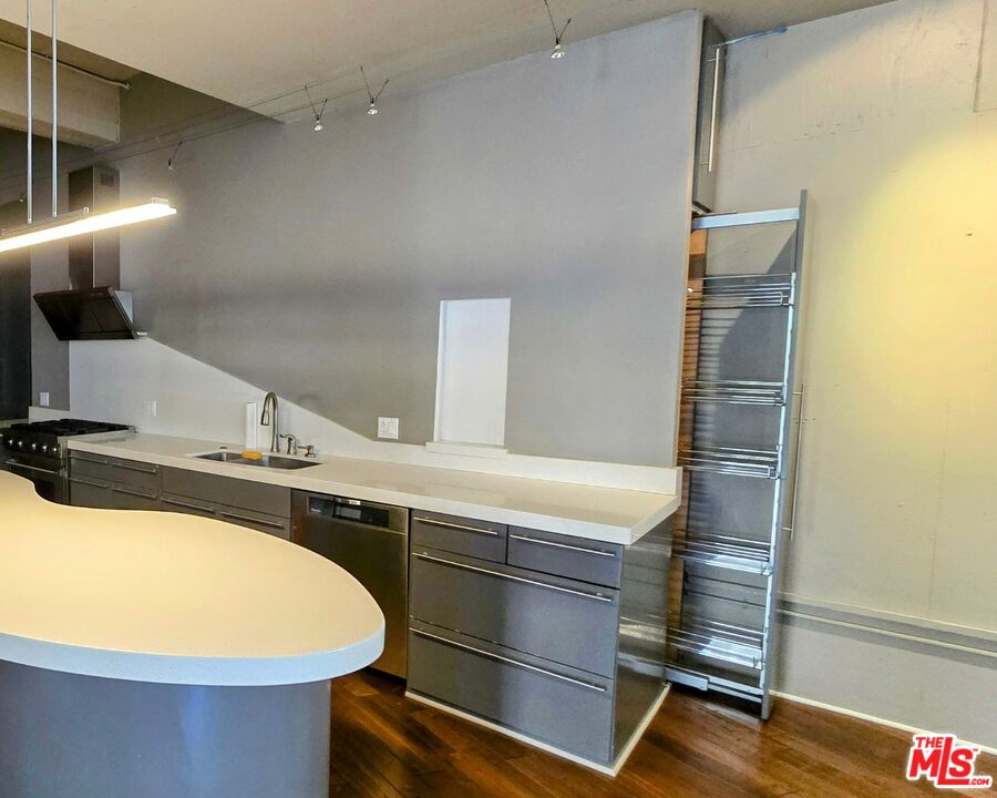 849 S Broadway Unit: M8