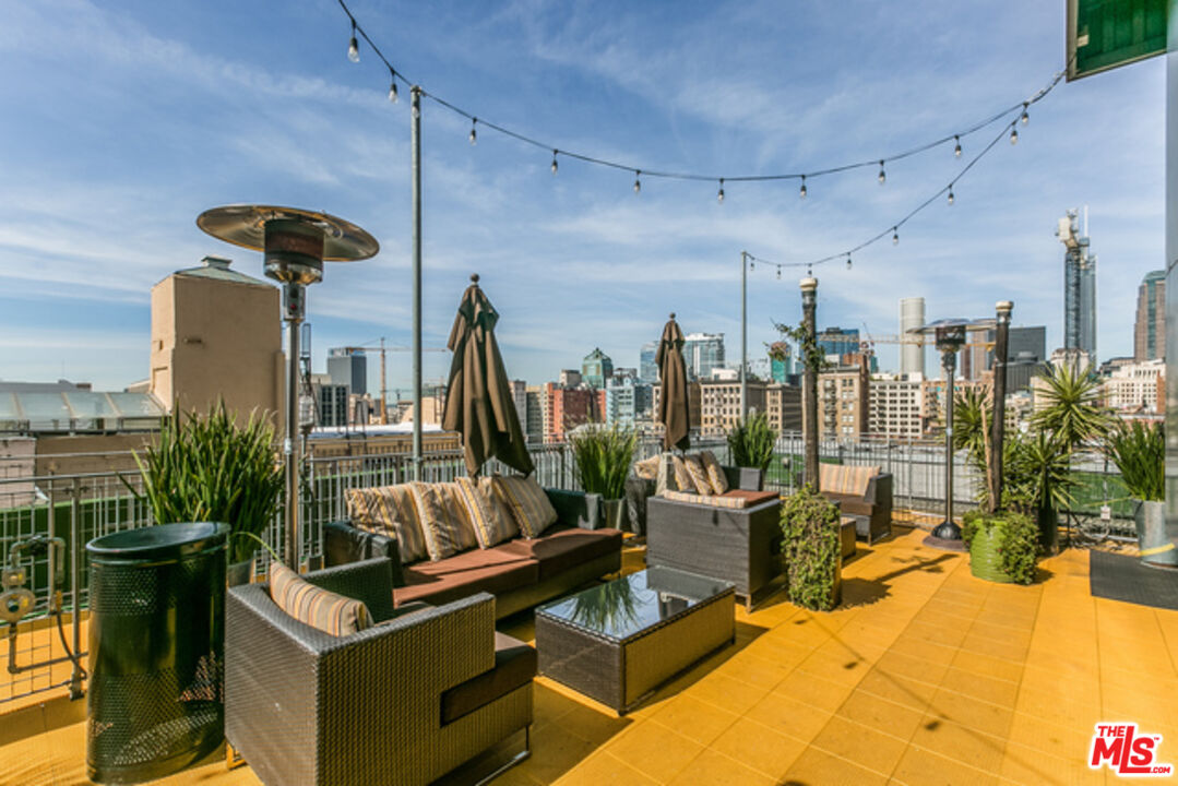 746 S Los Angeles St Unit: 905