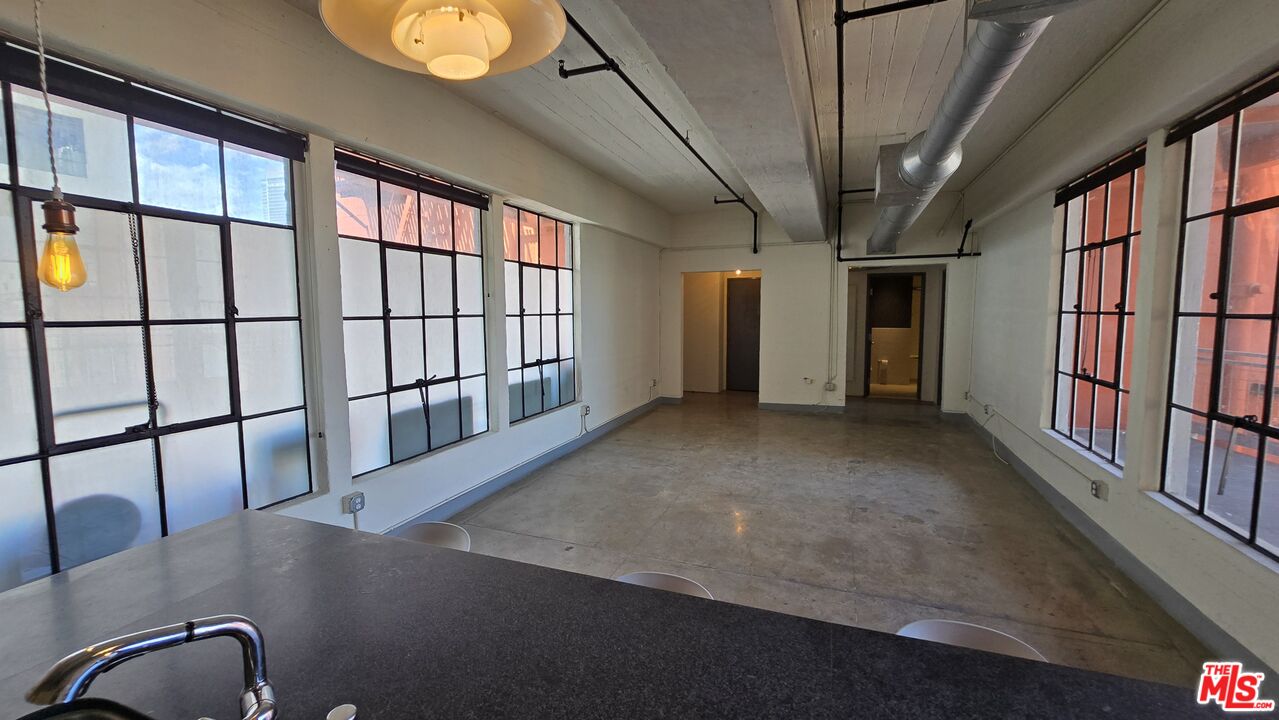 746 S Los Angeles St Unit: 905