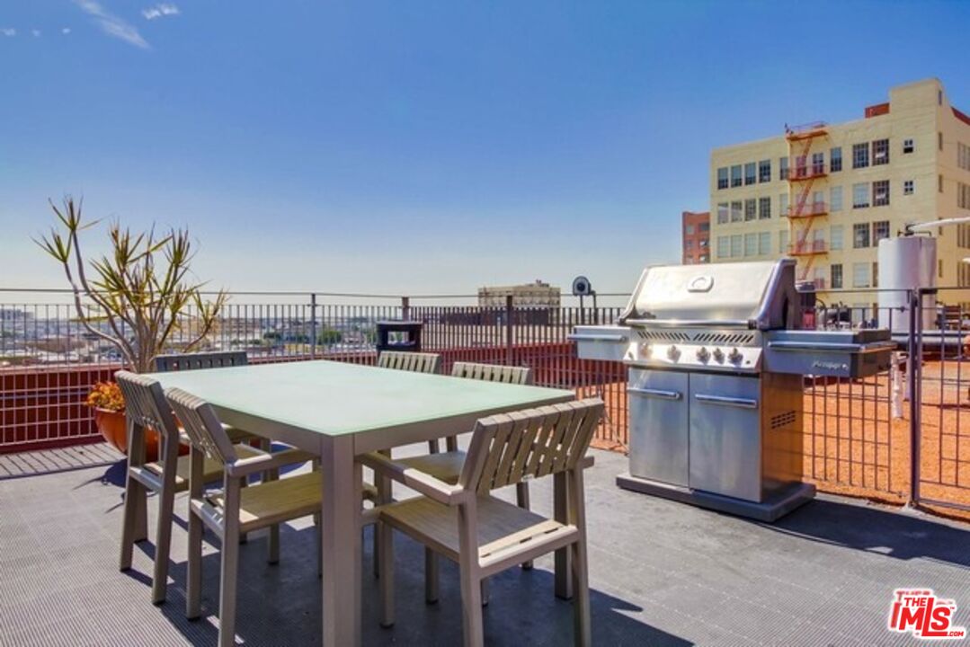 746 S Los Angeles St Unit: 905