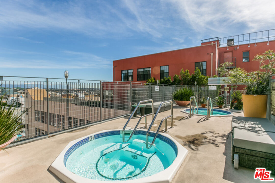 746 S Los Angeles St Unit: 905