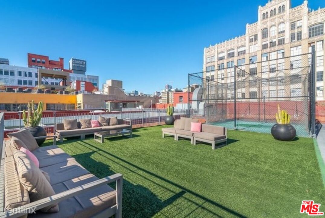 746 S Los Angeles St Unit: 905