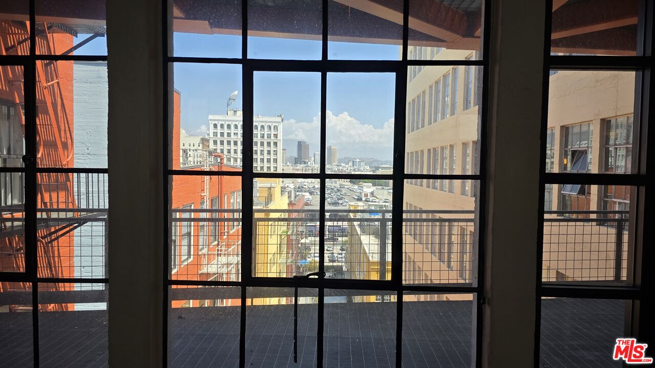 746 S Los Angeles St Unit: 905