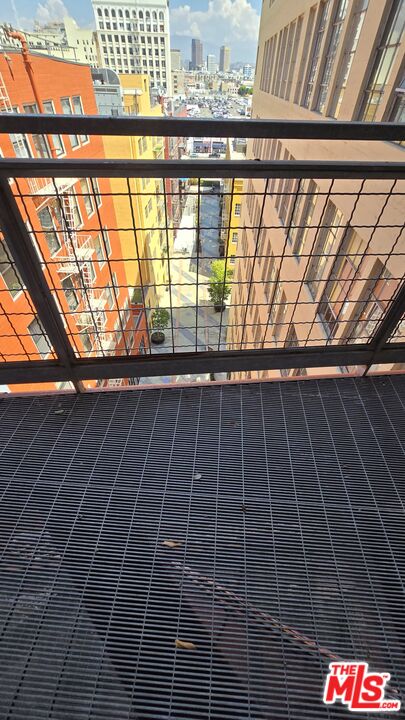746 S Los Angeles St Unit: 905