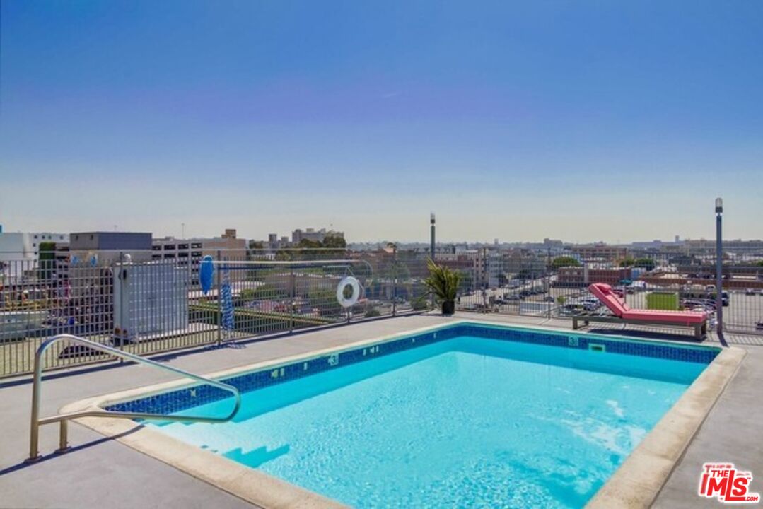 746 S Los Angeles St Unit: 905
