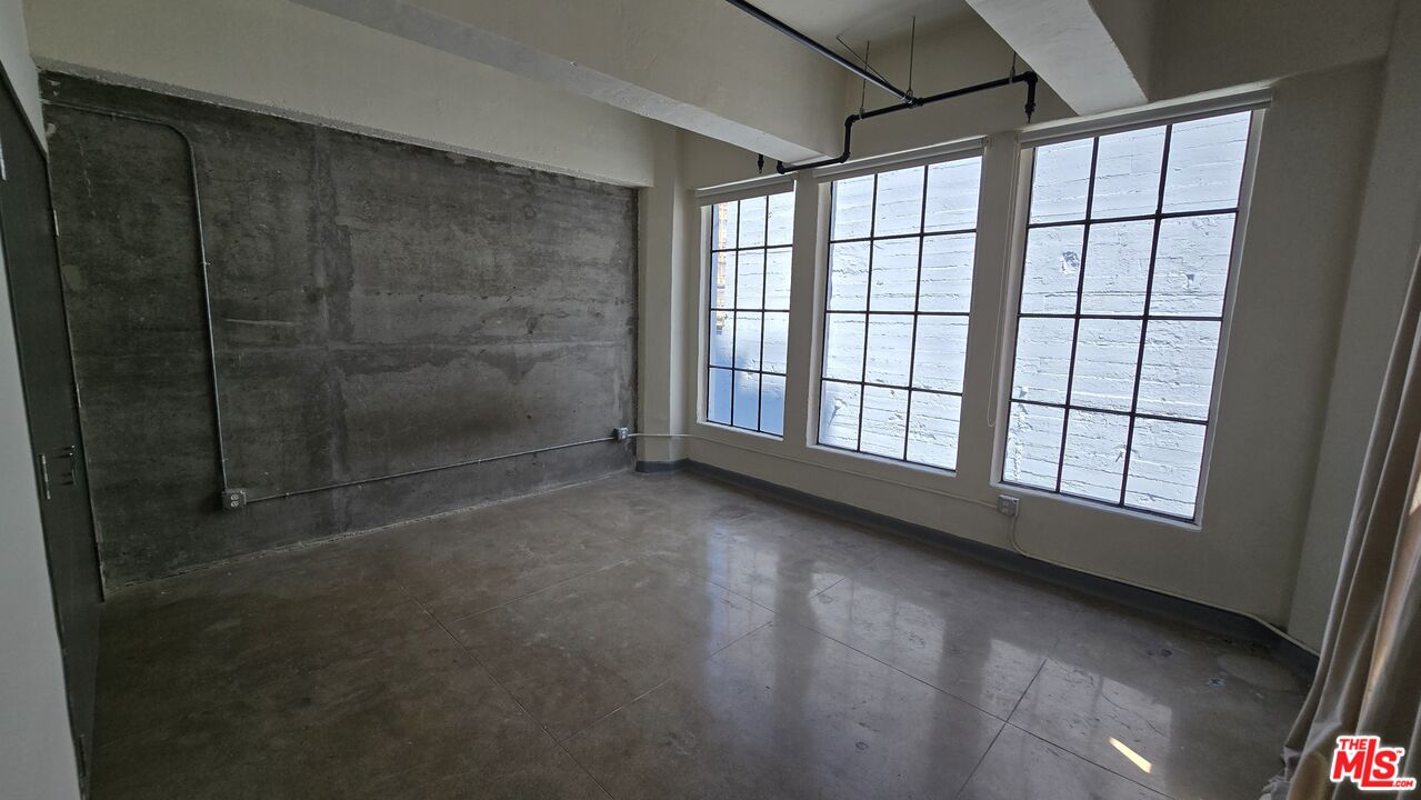 746 S Los Angeles St Unit: 905