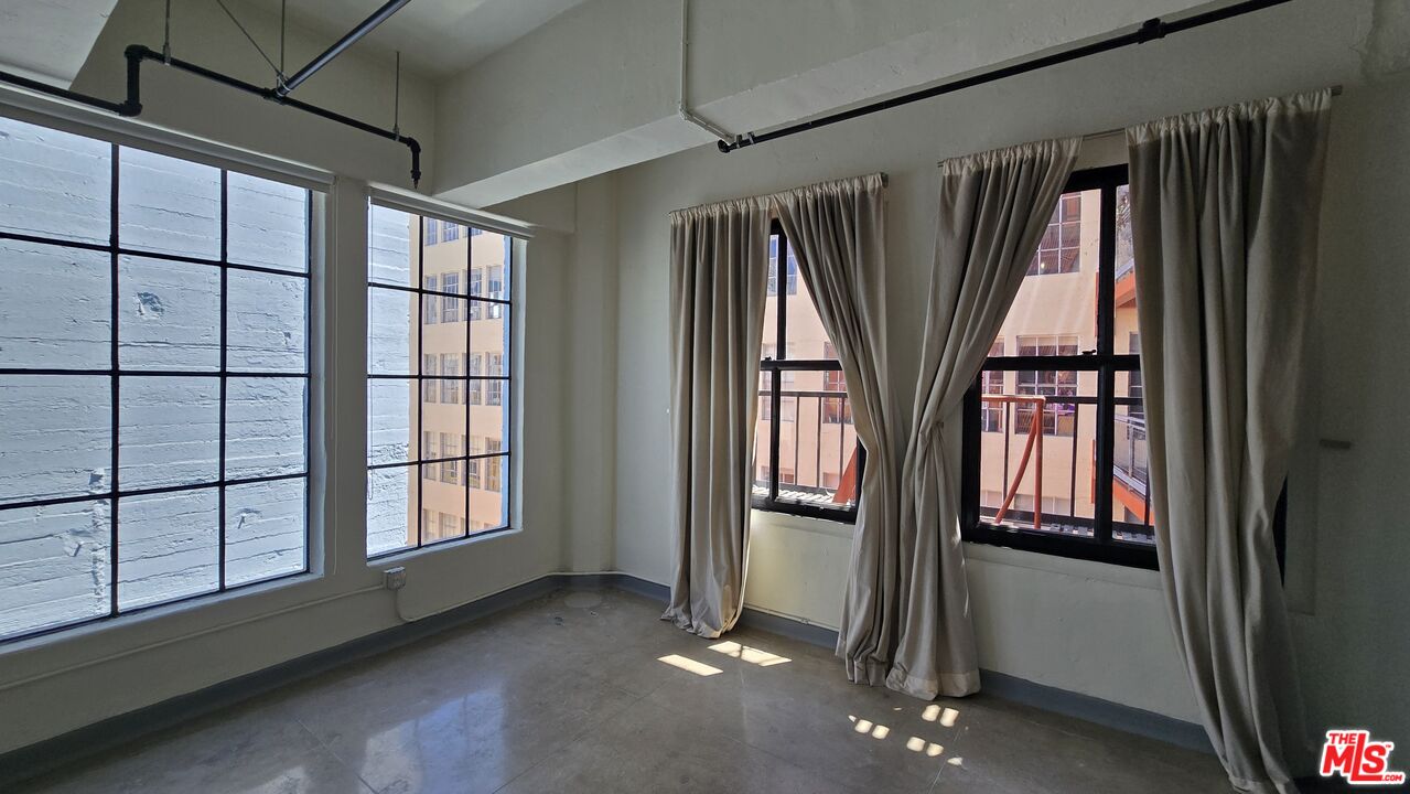 746 S Los Angeles St Unit: 905