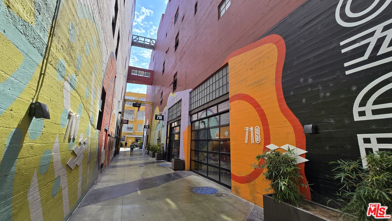 746 S Los Angeles St Unit: 905