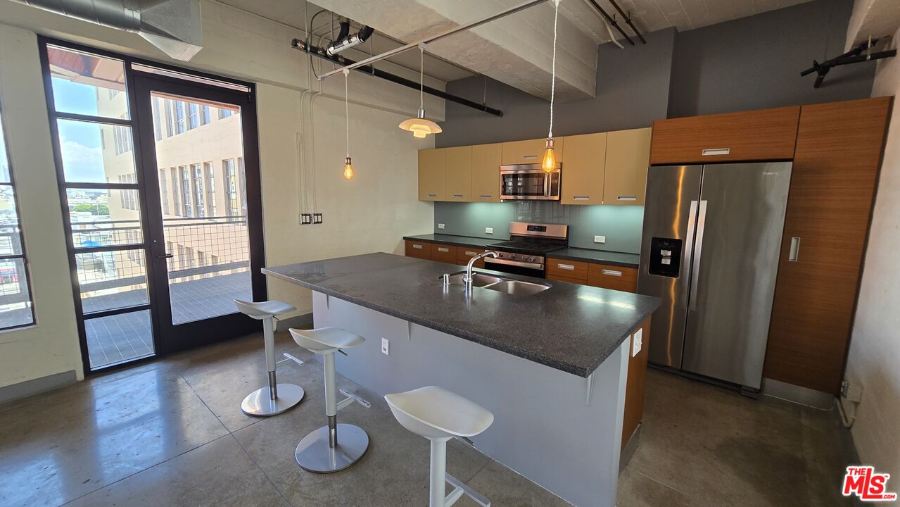 746 S Los Angeles St Unit: 905