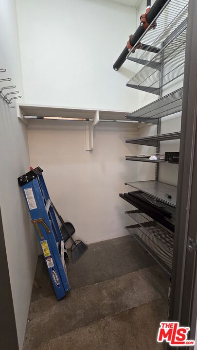 746 S Los Angeles St Unit: 905