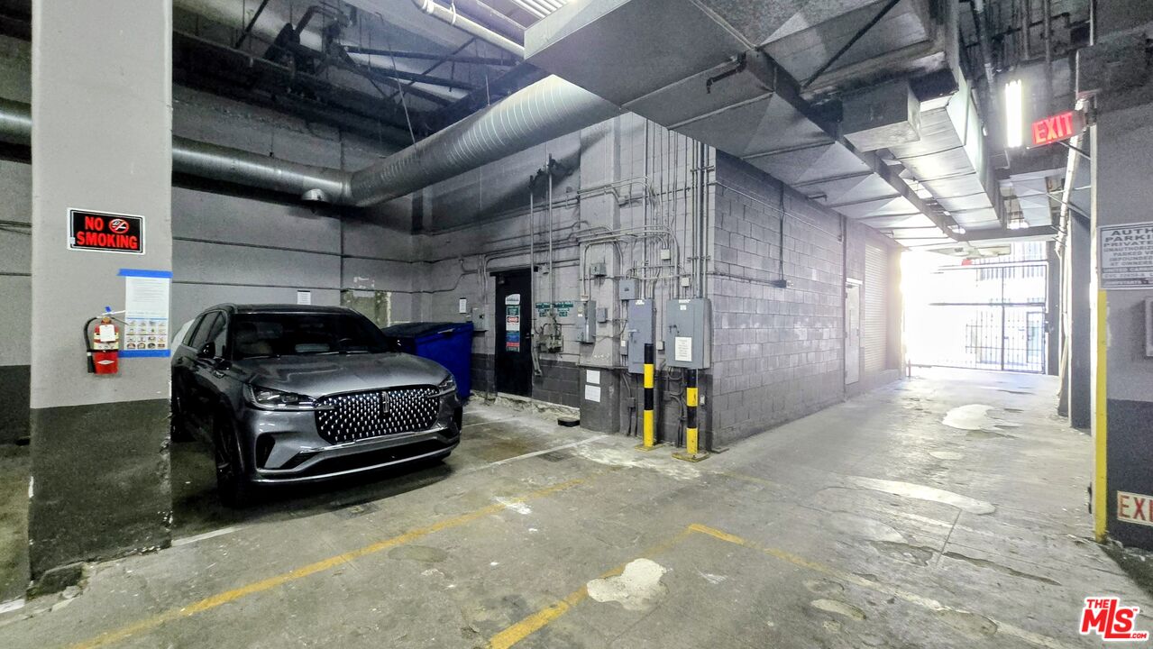 108 W 2nd St Unit: PH1007