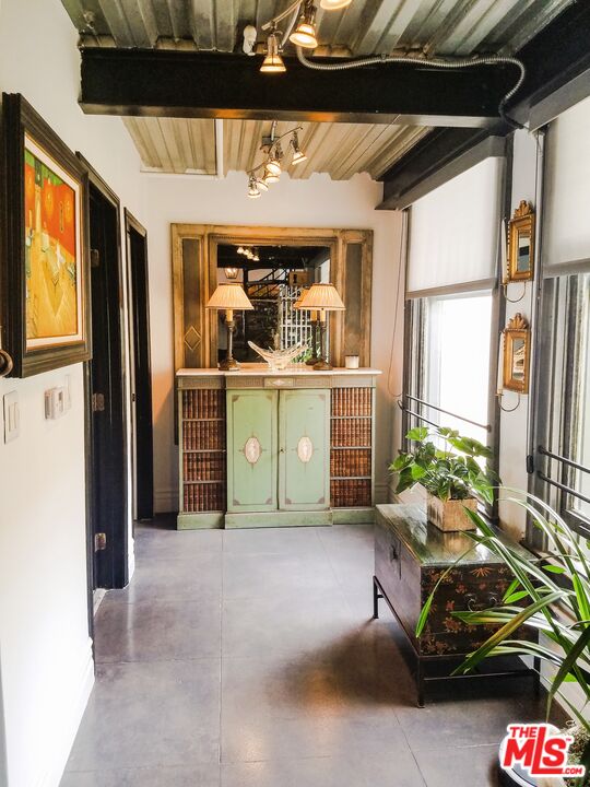 108 W 2nd St Unit: PH1007