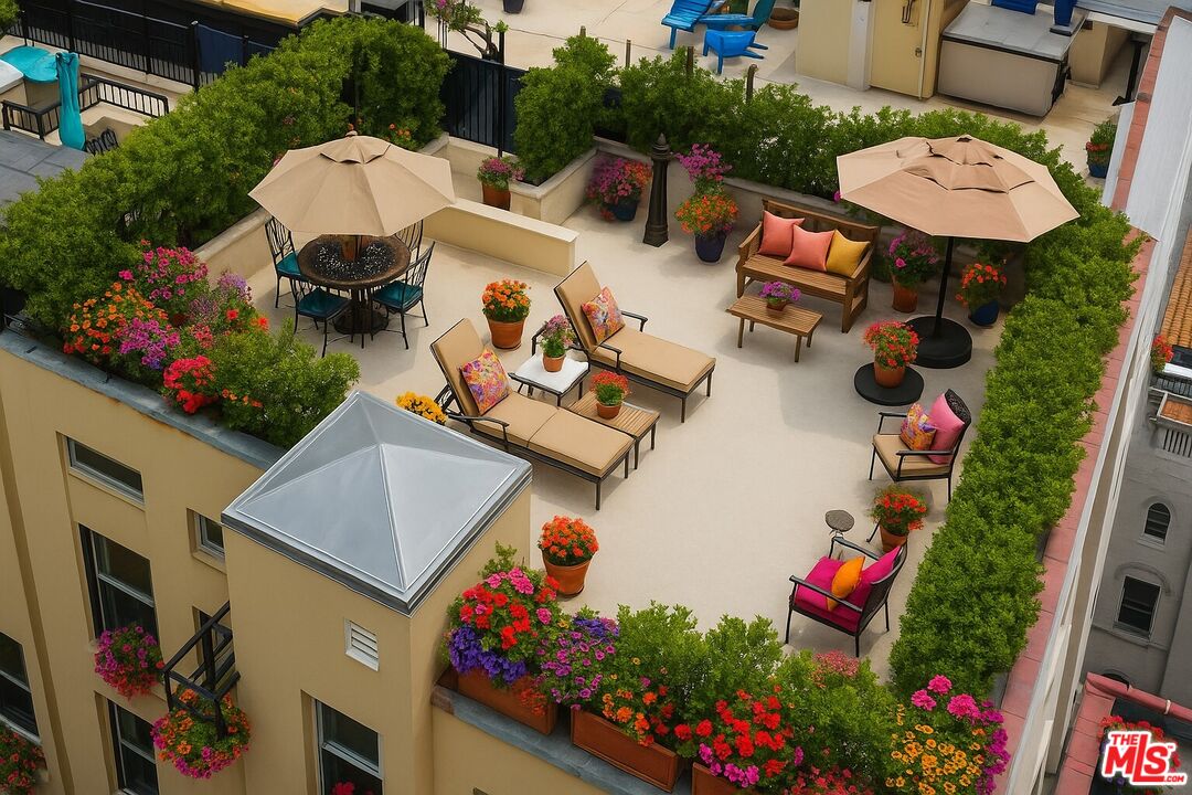 108 W 2nd St Unit: PH1007