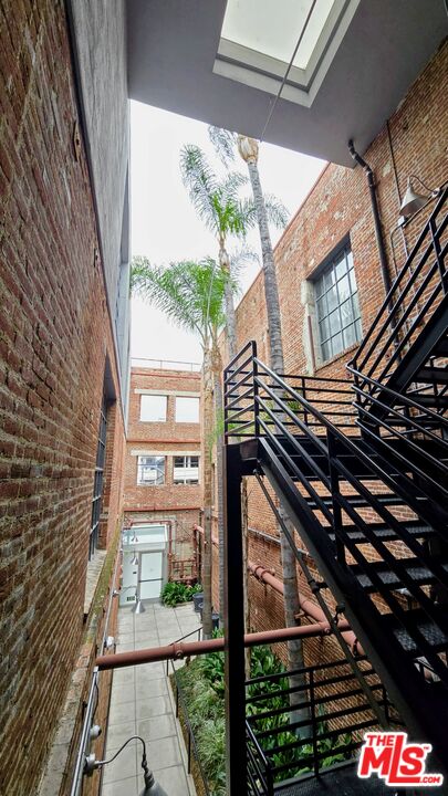 500 Molino St Unit: 214