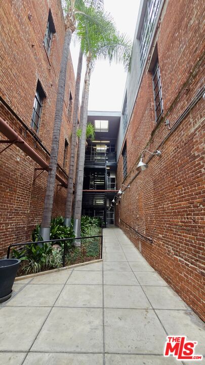 500 Molino St Unit: 214